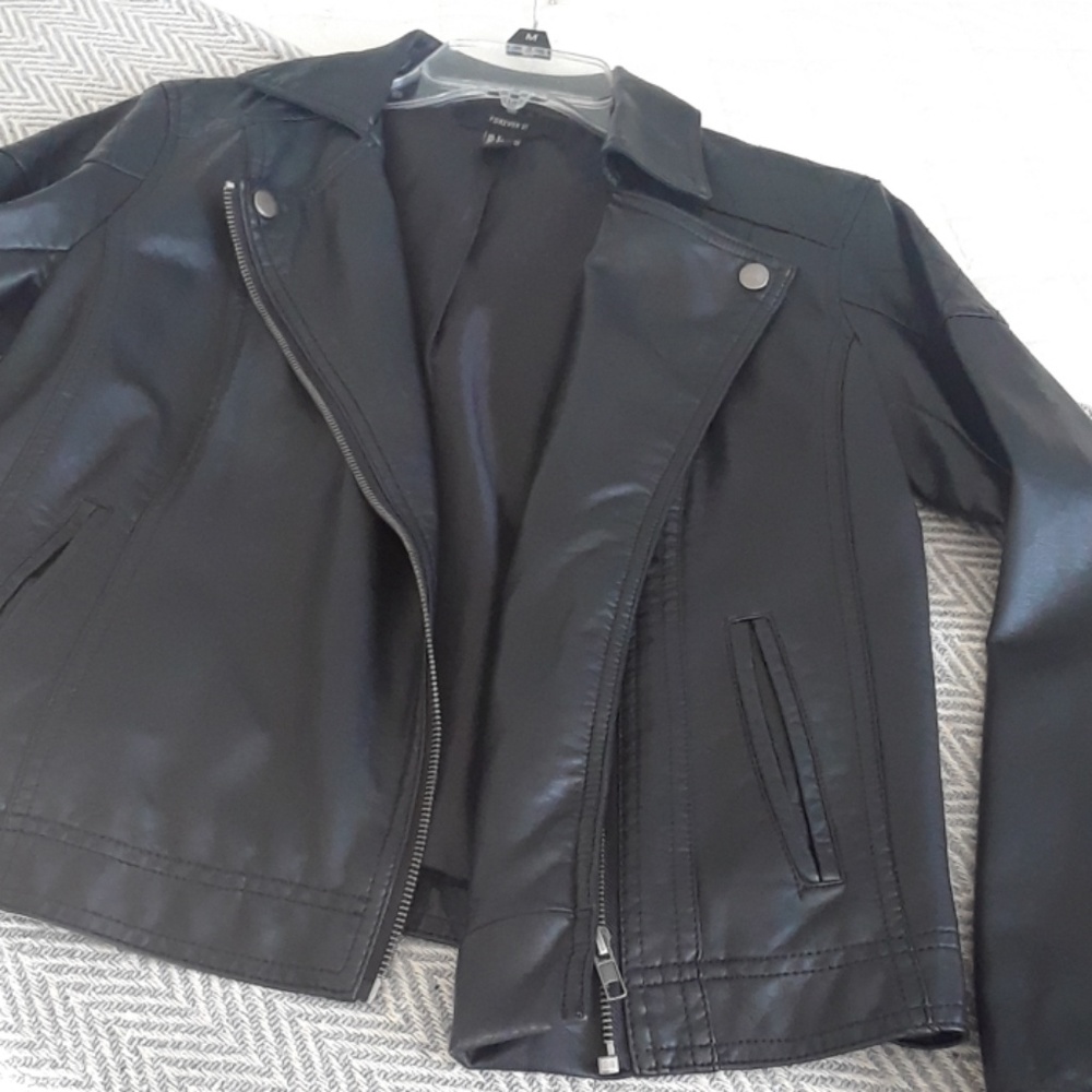 Leather jacket - Picture 2 of 7